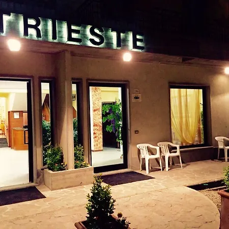 ホテル Trieste